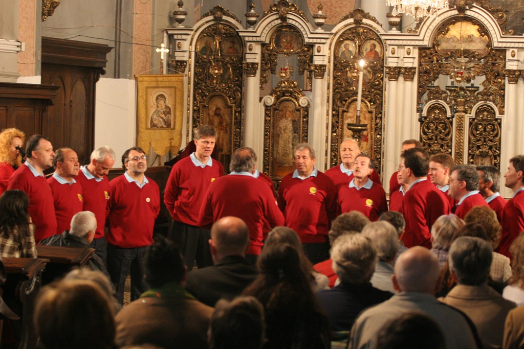 Concerto in una delle Chiese di Cluj-Napoca il 3 Giugno 2006 ... Multumesc Lavinia per la bella foto ricordo!...